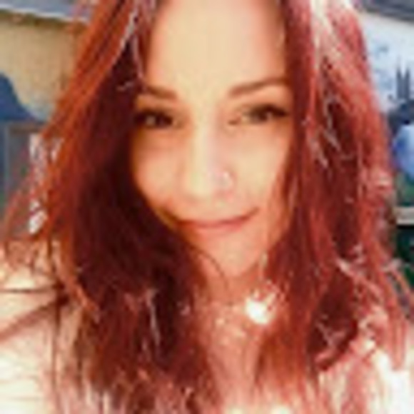 Meet your Posher, Brit - Picture 1 of 1